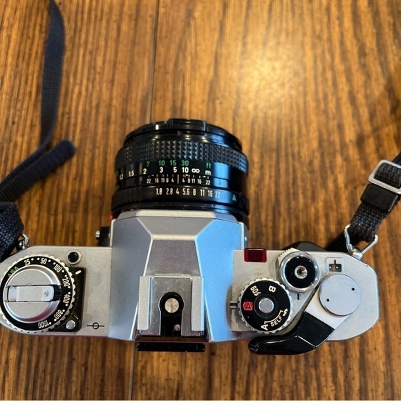 Vintage Canon AV-1 SLR Film Camera Kit - Picture 4 of 15